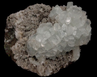 Hermoso grupo de apofilita sobre una base de matriz de basalto de 6", ejemplar de la India, 2,29 libras