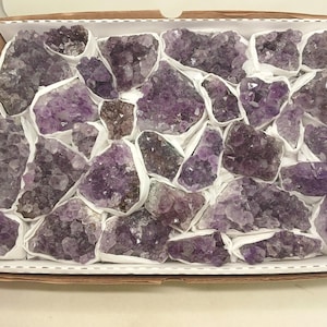 Großhandel mit flachen, 1-3 Zoll großen, violetten Amethystquarzstücken aus Brasilien, 6-7 Pfund