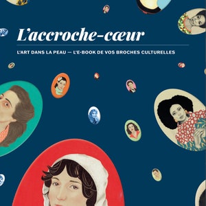 Puede incluir: Una portada de ebook azul marino con el t&iacute;tulo "L'accroche-c&oelig;ur" y el texto "L'ART DANS LA PEAU - L'E-BOOK DE VOS BROCHES CULTURELLES". La portada presenta ilustraciones de retratos de mujeres en formas ovaladas.