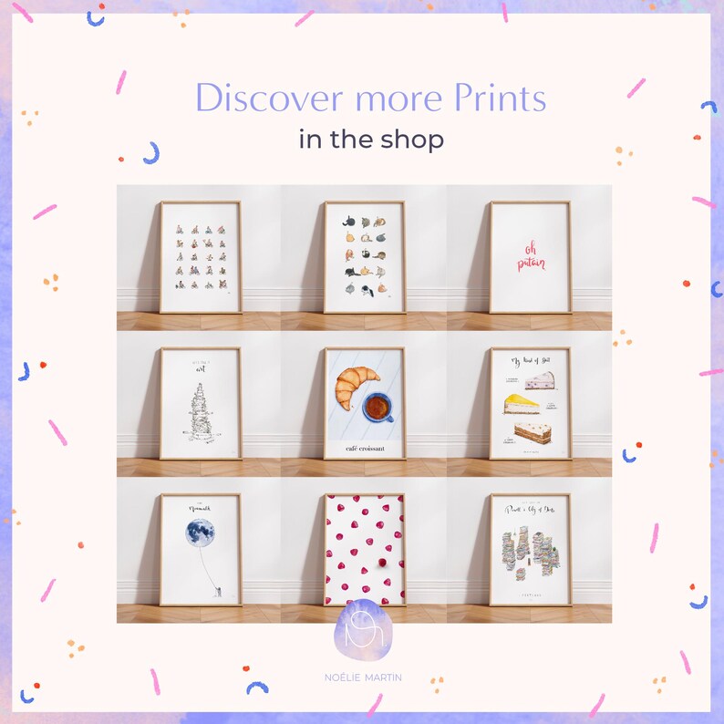 Puede incluir: Un collage de nueve impresiones de acuarela enmarcadas que presentan varios dise&ntilde;os, incluyendo un croissant y caf&eacute;, una pila de libros, un horizonte de la ciudad y un patr&oacute;n de puntos rojos. Las impresiones se muestran en una pared blanca con un suelo de madera.