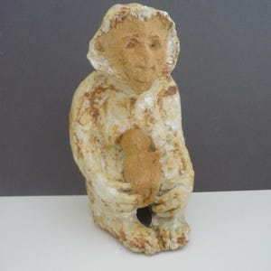 Aap, Moeder en kind, Keramische sculptuur, Studioaardewerk, Aap, kleine sculptuur, uniek,