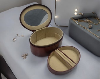 Handmade Leather Travel Jewelry Box: Portable Zippered Organizer