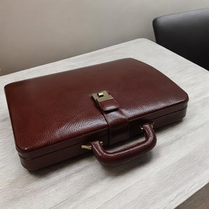 Maletín de cuero personalizado tipo maletín médico marrón con grabado personalizado l Maleta de cuero para hombre l Cerradura de combinación l Estuche rígido vintage