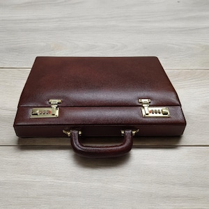 Maletín de cuero marrón con grabado personalizado | Maletín ejecutivo de cuero para MacBook | Organizador de documentos con cerradura de 3 combinaciones