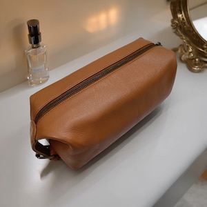 Leather Toiletry Bag Men l Shaving Kit Bag | Father&#39;s Day Gift l Dopp Kit | Leather Travel Case l Pouch Bag | Groomsman Gifts | Toiletries