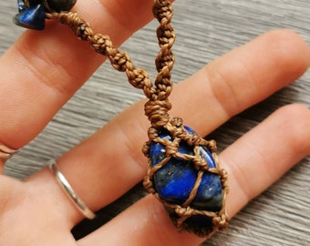 Lapis Lazuli ketting, macrame kristallen sieraden, blauwe helende beschermende ketting, hippie cadeau, cadeau voor haar, veganistische lapis sieraden, handgemaakt