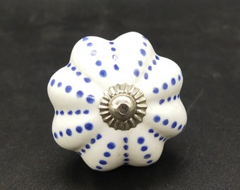Manopole in ceramica dipinta a mano bianca e blu a forma di zucca /Cassetto in ceramica tira / Manopole dell'armadio/ Maniglie delle porte dell'armadio da cucina / Manopole dell'armadio
