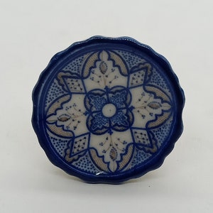 Floral designer Hand Painted White and Blue Ceramic knobs / Ceramic Drawer Pulls/Cabinet Knobs/Kitchen Cabinet Door Handles / Cupboard Knobs