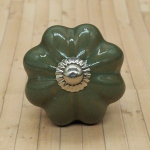 Grüne Blumenform Handgemalter Keramikknopf, Handbemalter Keramikknopf, Dekorativer Keramikknopf, Keramikschubladenknauf