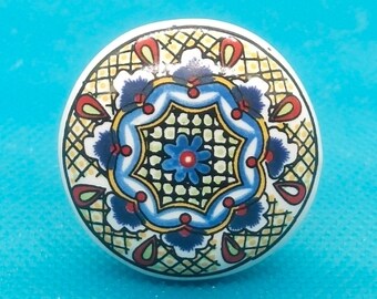 Gałki ceramiczne w kolorze białym z płaską główką i okrągłym kształtem, najwyższej jakości, do drogich szafek / Wysokiej jakości ręcznie malowane gałki