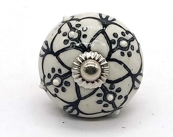 Off White And Black Knob Runde Gravierte Design Hand bemalte Keramikknopf, dekorative Keramikknopf, Schubladenknauf