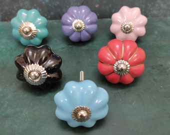美しい花のセラミックハンドペイントノブ6個セット、カラフルなノブ、引き出しの取っ手、キャビネットノブ、キッチン食器棚のハンドル