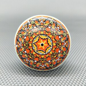 Premium-Qualität Multi Color auf weißem Sockel flachkopf Runde Form Keramik Knöpfe für teure Schränke / High Grade handbemalt E-Knauf