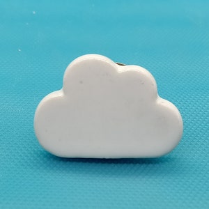 Può includere: Ciondolo a forma di nuvola in ceramica bianca.