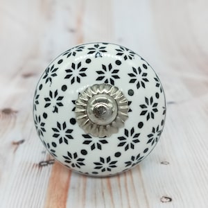 Brilliantly Hand Painted Ceramic knobs / Ceramic Drawer Pulls / Cabinet Knobs/ Kitchen Cabinet Door Handles / Cupboard Knobs