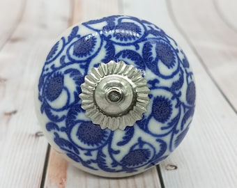 Blue and White Hand Painted Ceramic knobs / Ceramic Drawer Pulls / Cabinet Knobs/ Kitchen Cabinet Door Handles / Cupboard Knobs