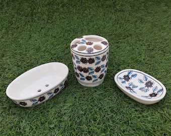Conjunto de 3 baños de cerámica pintados a mano / cerámica arrojada de la rueda / regalo de Navidad / accesorios de baño de cerámica / plato de jabón / soporte del cepillo de dientes