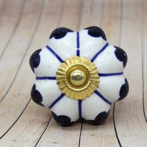 Blue And White Color Flower Shape Hand Painted Ceramic knobs / Ceramic Drawer Pulls / Cabinet Knobs/ Kitchen Cabinet Door Handles