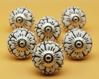 大きな丸い形のクレーターノブ、白と黒の芸術的なキャビネットノブと家具ハードウェア、装飾ハンドル、ドレッサーノブ