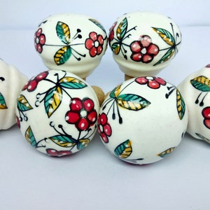 Ceramic Hand Painted Round Shape Floral White Wine Bottle Stopper, Bottle Stopper, Bottle Tops (  Pieces)