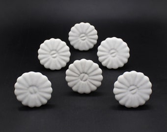 Bone White Flower a forma di mano verniciato manopola ceramica / ceramica cassetto tira / manopole cabinet / maniglie porta armadio cucina / manopole armadio