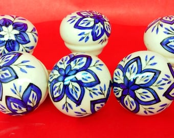 Ceramic Hand Painted Round Shape Combination of Floral White And Blue  Wine Bottle Stopper, Bottle Stopper, Bottle Tops