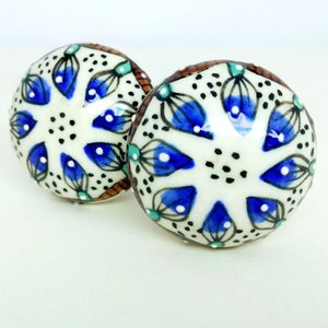 Blue and white Round shape Hand painted ceramic knob,Hand painted ceramic knob,Decorative Ceramic knob,drawerpull