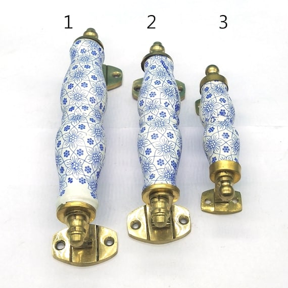Blau-weiße Blumenmuster Messing Accessoires Griffe in verschiedenen Größen / Keramik Griffe / Schrankgriffe / KüchenschrankGriffe