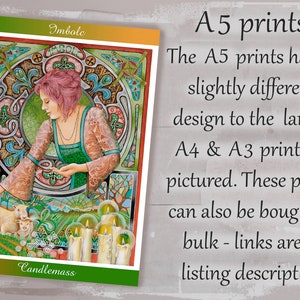 Peut inclure: Impression A5 repr&eacute;sentant une femme aux cheveux roses dans une robe verte et marron, entour&eacute;e de bougies et de moutons. Les mots "Imbolc" et "Candlemass" sont en haut et en bas. Le texte &agrave; droite indique "A5 prints".