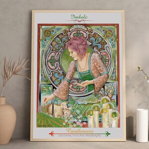 Peut inclure: Impression d'art encadr&eacute;e repr&eacute;sentant une femme aux cheveux roses en robe verte, entour&eacute;e de bougies et de moutons. L'&oelig;uvre comprend le texte "Imbolc" et "Candlemass". La peinture mesure 76 cm x 61 cm.