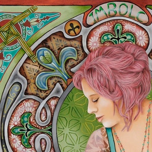 Peut inclure: Peinture artistique repr&eacute;sentant une femme aux cheveux roses, orn&eacute;e d'un collier de perles, sur fond de motifs celtiques complexes. Le mot "IMBOLC" est visible dans l'&oelig;uvre, avec une palette de couleurs vives de verts, de rouges et de bruns.