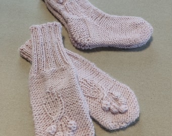 Alpaca mittens and cozy socks for kids, vintage winter  socks and mittens set, hand knit winter accesories, christmas gifts kids