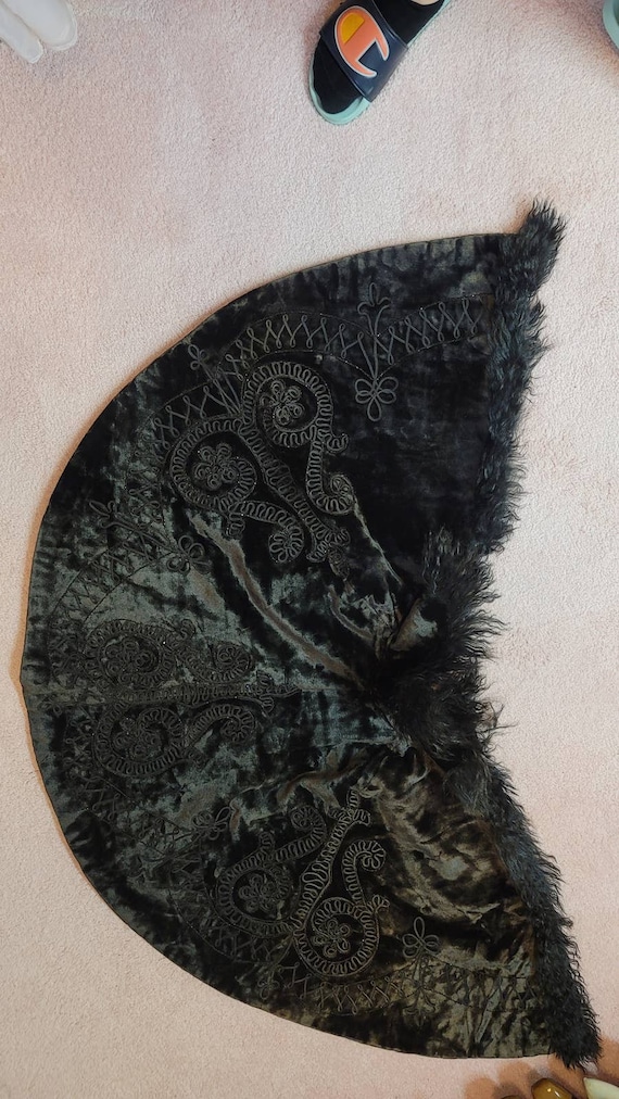 Antique Victorian black velvet fur cape c. 1890s-… - image 10