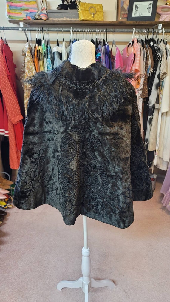 Antique Victorian black velvet fur cape c. 1890s-… - image 4