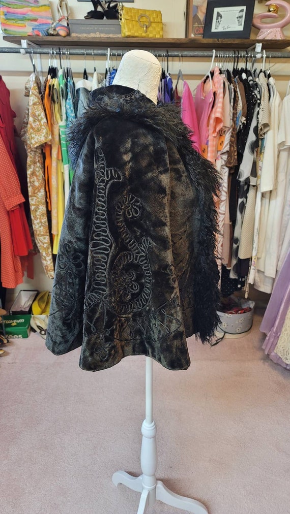 Antique Victorian black velvet fur cape c. 1890s-… - image 5