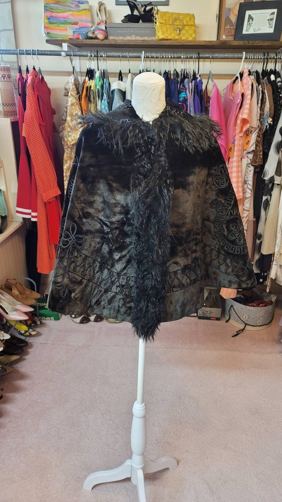 Antique Victorian black velvet fur cape c. 1890s-1