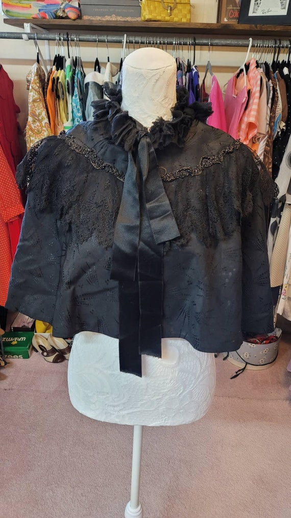 Antique Victorian Edwardian caplet black lace