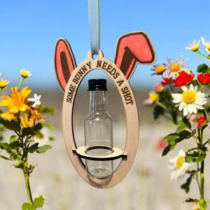Ostern Shooter Mini Alkohol Halter Ornament Datei, SVG Digitale Datei, Hase braucht einen Schuss Erwachsene Ostergeschenk, Laserdateien