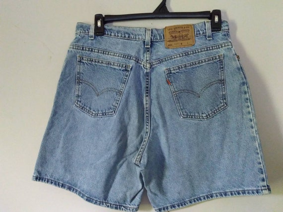 mom jean shorts levis