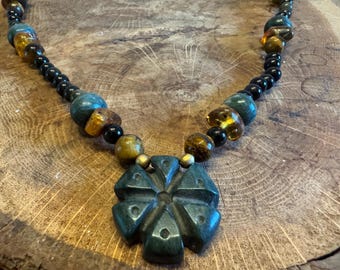 Collier peyotl avec obsidienne, oeil de tigre et ambre