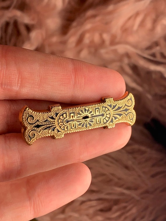 Victorian Taille d'Epargne Bar Brooch