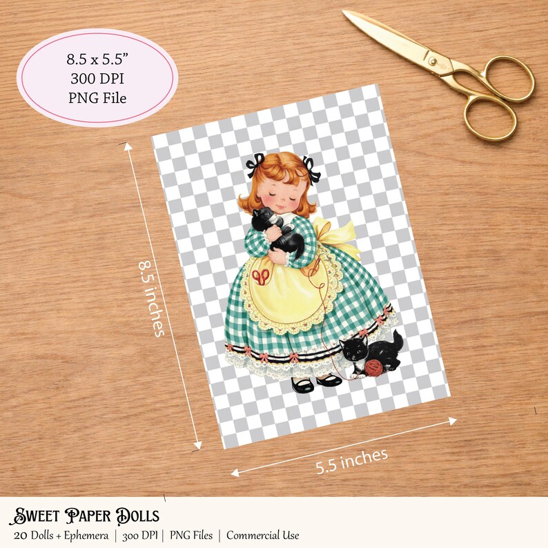 Puede incluir: Imagen digital de una ilustraci&oacute;n de mu&ntilde;eca de papel vintage. La imagen presenta a una ni&ntilde;a con un vestido a cuadros verdes y blancos sosteniendo un gato negro. La imagen mide 21,6 x 14 cm.