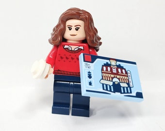 AFOL Minifigure Builder with Hotel Brick Set & Plate Stud