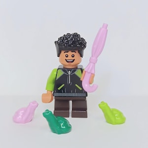 Frog Kiddo Minifigure with Umbrella & Frogs