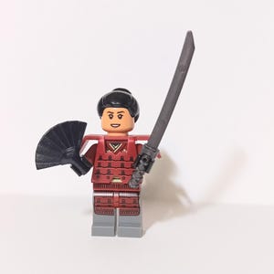 Samurai Woman Minifigure with Katana, Fan & Armor