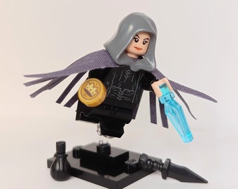 Metal Assassin or Emperor Scholar Choice of Minifigure with Accessories