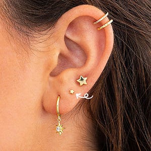 小さな金メッキのスタースタッド、ミニマリスト軟骨イヤリング、繊細なセカンドホールジュエリー、シルバースタースタッド、ヘリックストラガスポスト、繊細なイヤリング