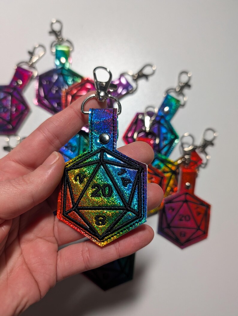 D20 Keychain, Embroidered Dice Clip On Keyfob, Gamer Gift Bild 15