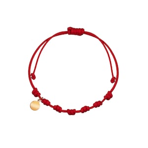 Pulsera siete nudos de cordón rojo con charm de oro de 9 kilates imagen 2