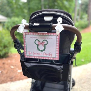 Etiquetas digitales de Disney para cochecito, scooter y silla de ruedas, con temática de castillo y ratón, mágicas, imprimibles y personalizadas, de cuadros rosas.